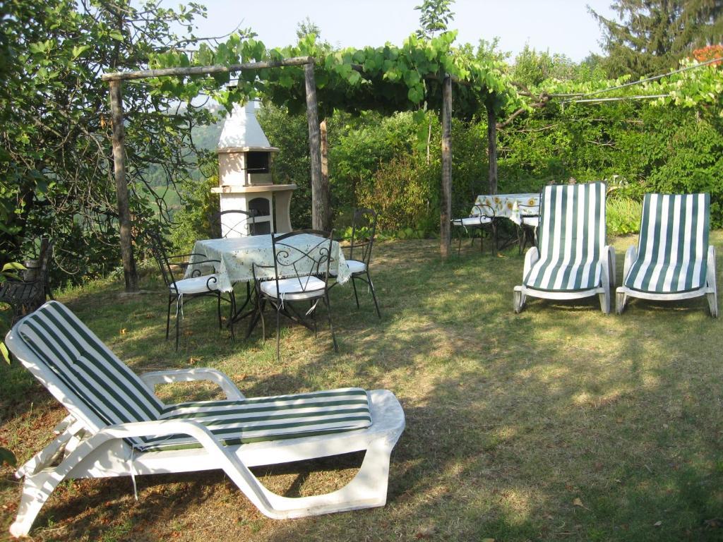 Agriturismo Cascina Serra Cossano Belbo Buitenkant foto