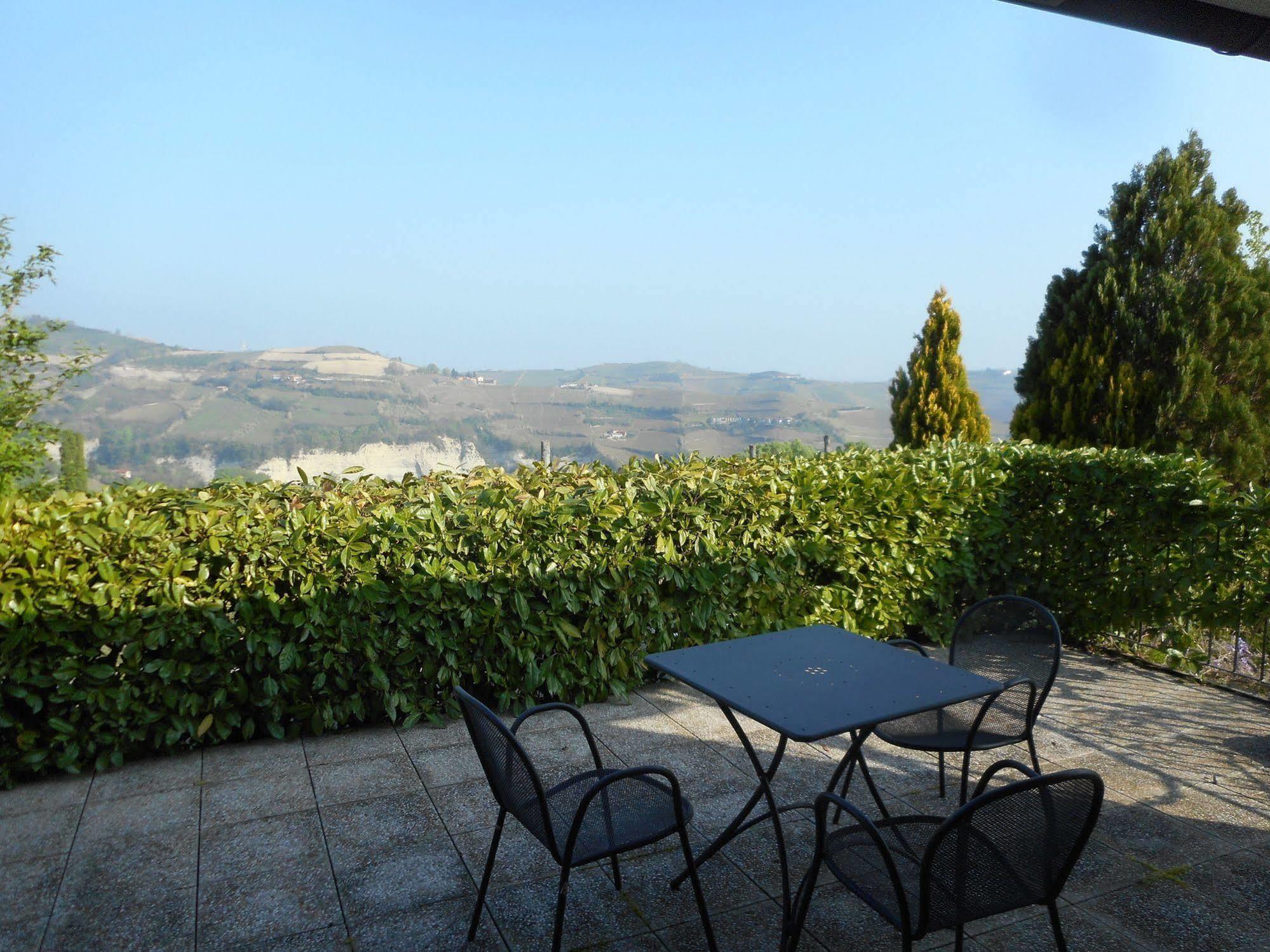 Agriturismo Cascina Serra Cossano Belbo Buitenkant foto