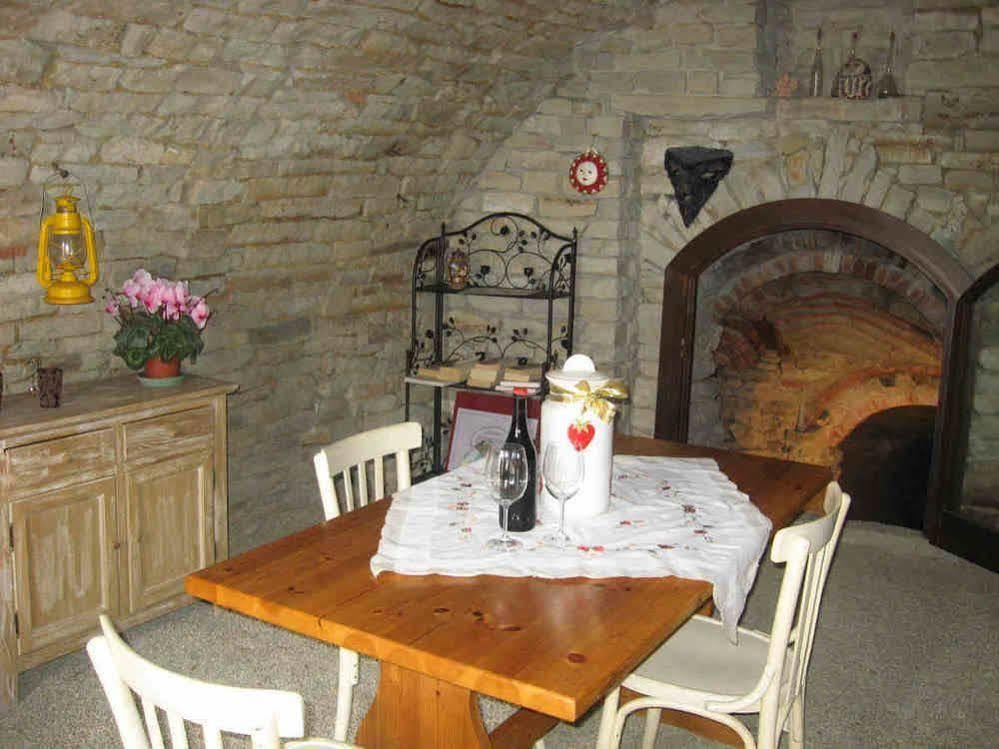 Agriturismo Cascina Serra Cossano Belbo Buitenkant foto